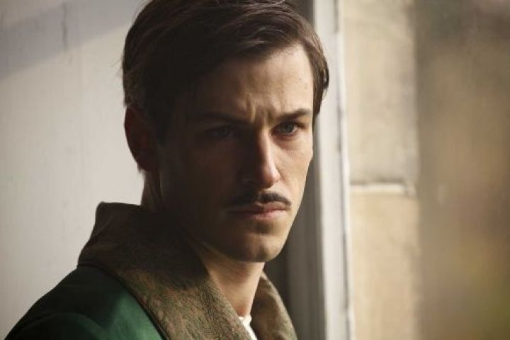 Louis Dorsay (Garpard Ulliel)