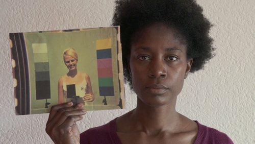 Prisme, un film de Rosine Mbakam, An van Dienderen, Eléonore Yaméogo