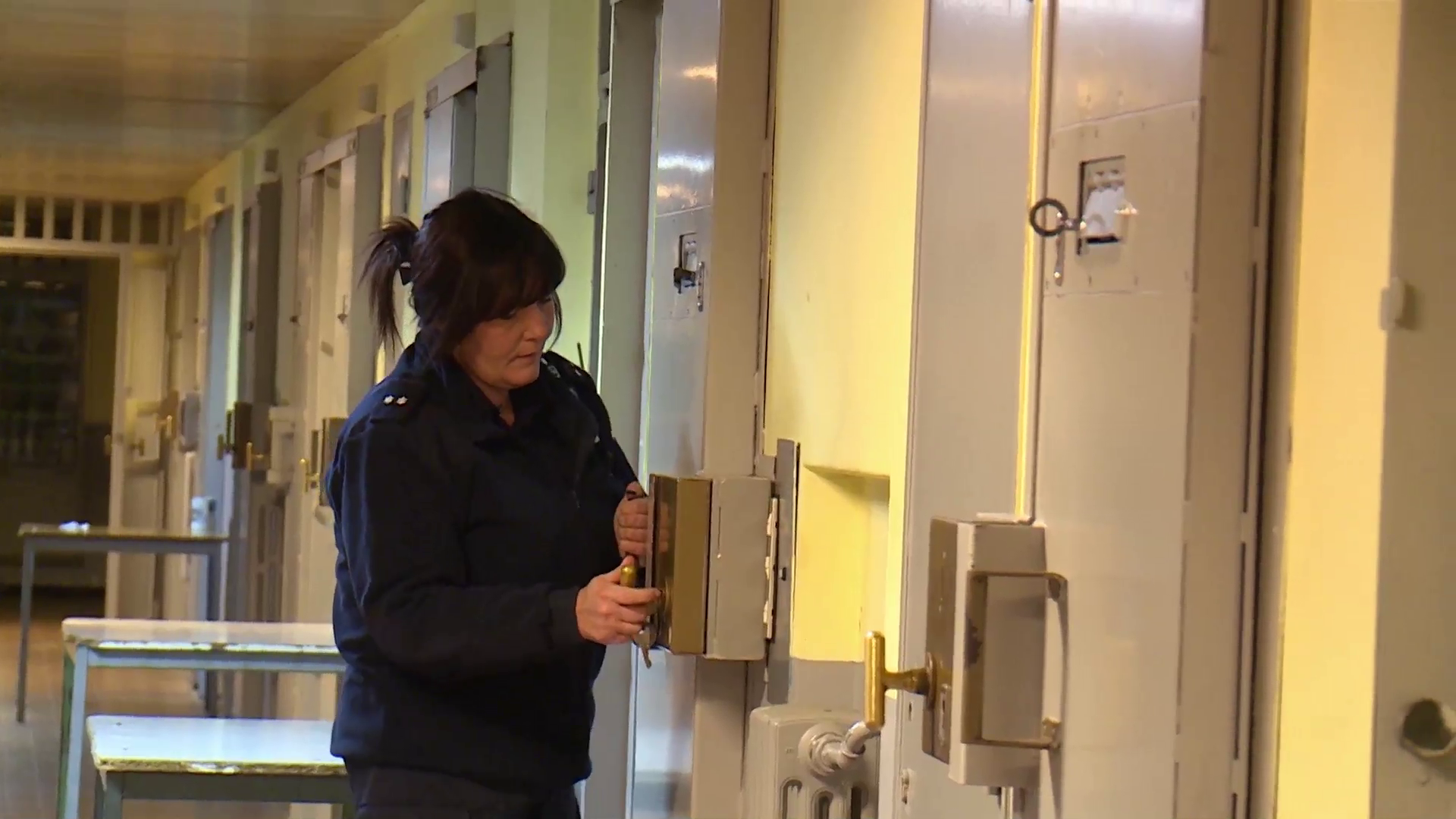 Couverture du film Devant les Barreaux