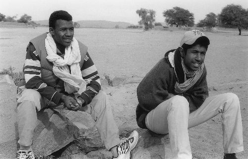 Couverture du film Eloignez vos tentes, rapprochez vos coeurs