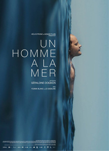 Un homme à la mer