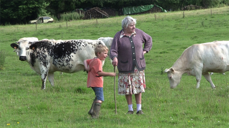 Une ferme entre chien et loup